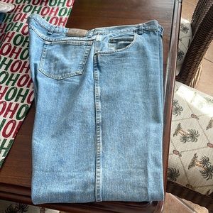 Austin Clothing Company men’s stone wash denim jeans. Size 44 x 34.